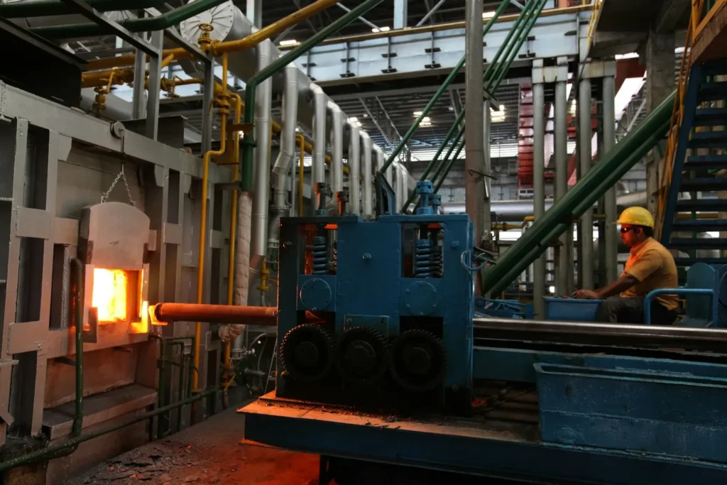Aluminum Extrusion factory working